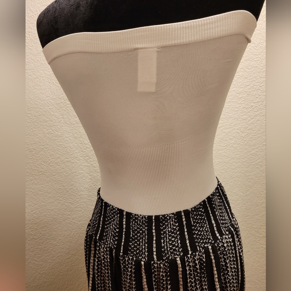 Seamless Ribbed Tube Top - Picture 3 of 4